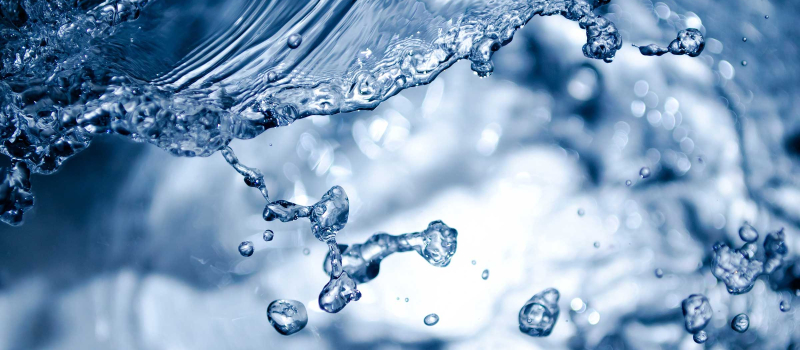 326_water-background-splash-drops Closeup photograph of water droplets